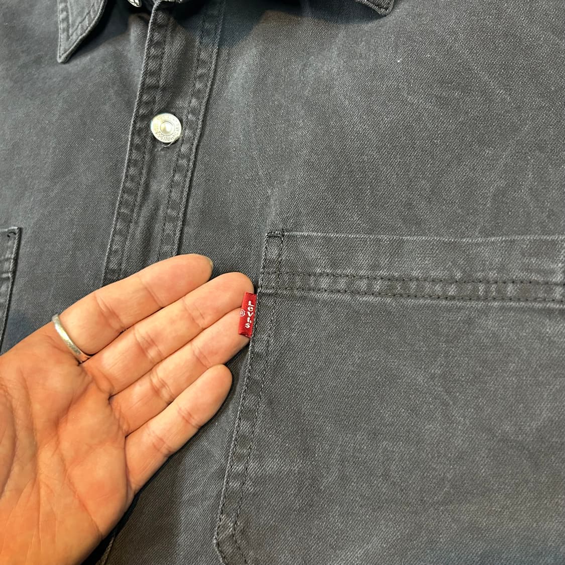 L) 리바이스 흑청 투포켓 워크 데님 셔츠 자켓 T버튼 타입 상품이미지3
