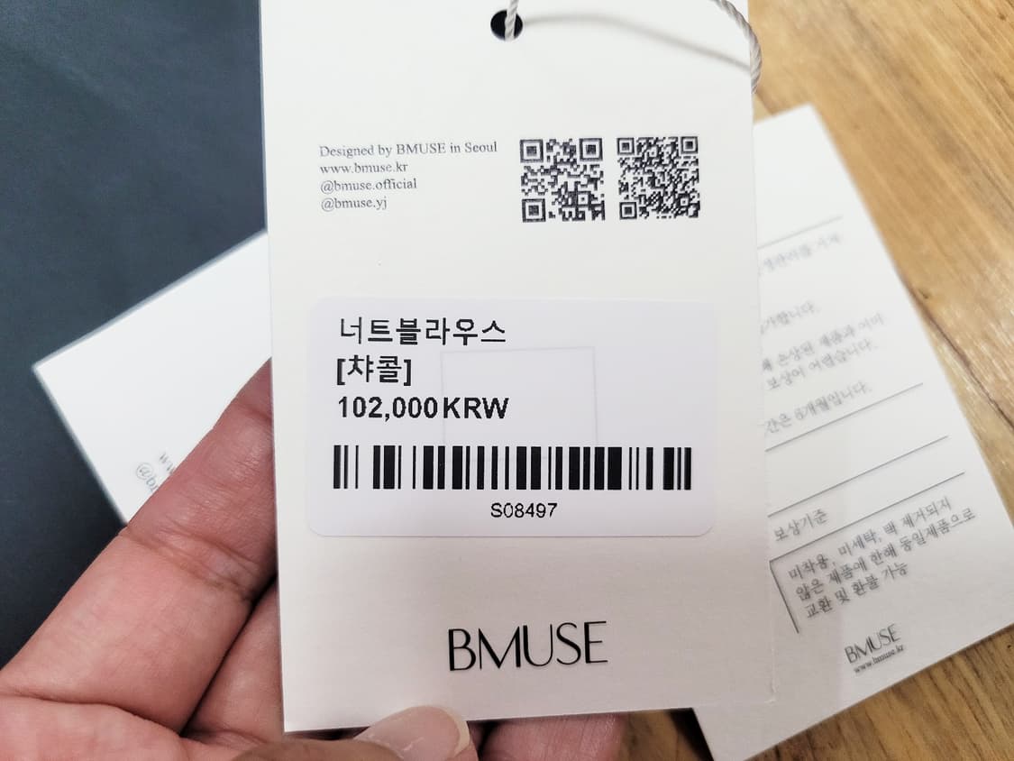 비뮤즈(B.MUSE) 베뉴엣 차콜 너트블라우스 프리사이즈 새상품 상품이미지6