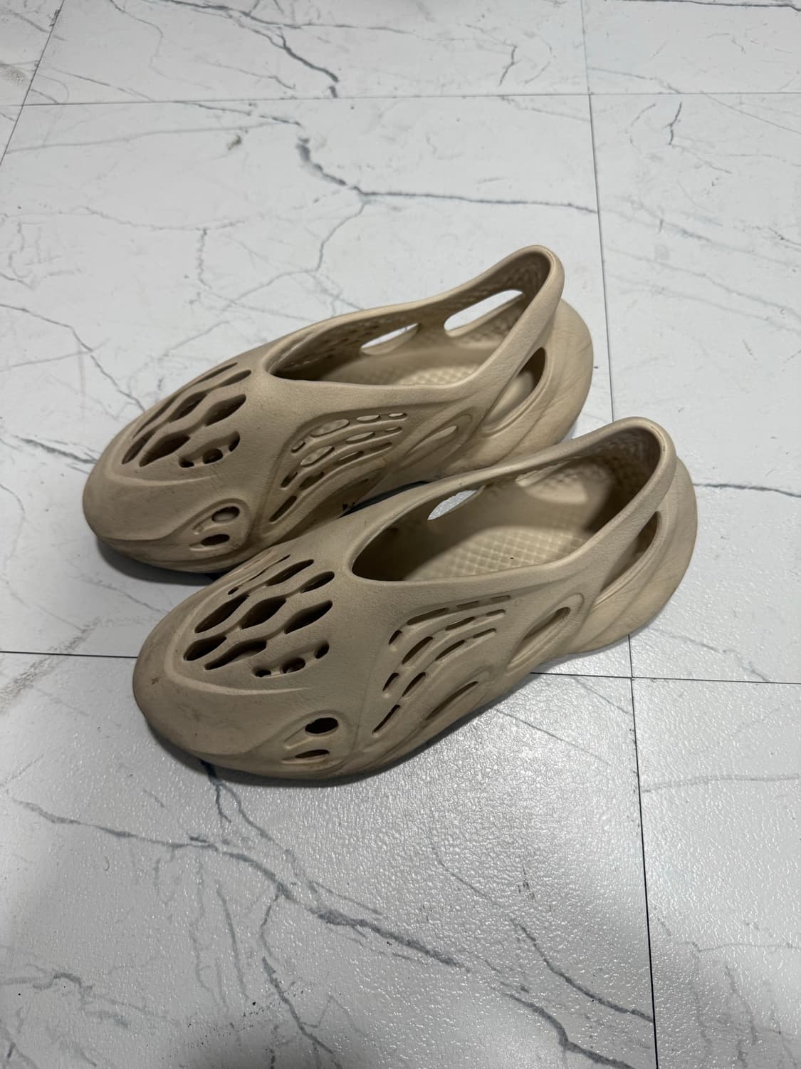 아디다스 이지 폼 러너 샌드 275 상품이미지2