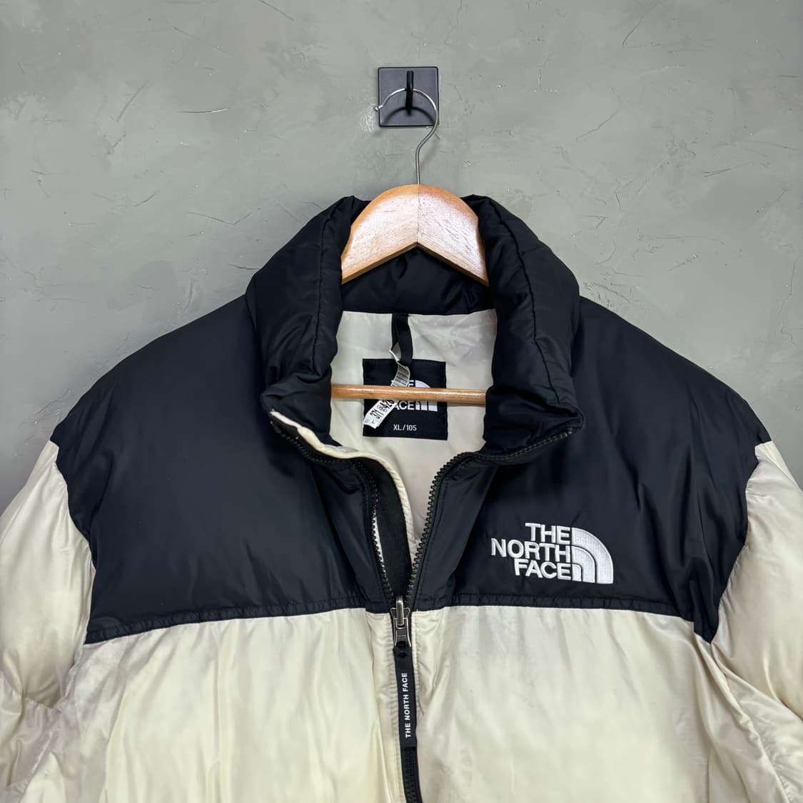 노스페이스 700 눕시 온볼 다운 패딩 화이트 아이보리 상품이미지2