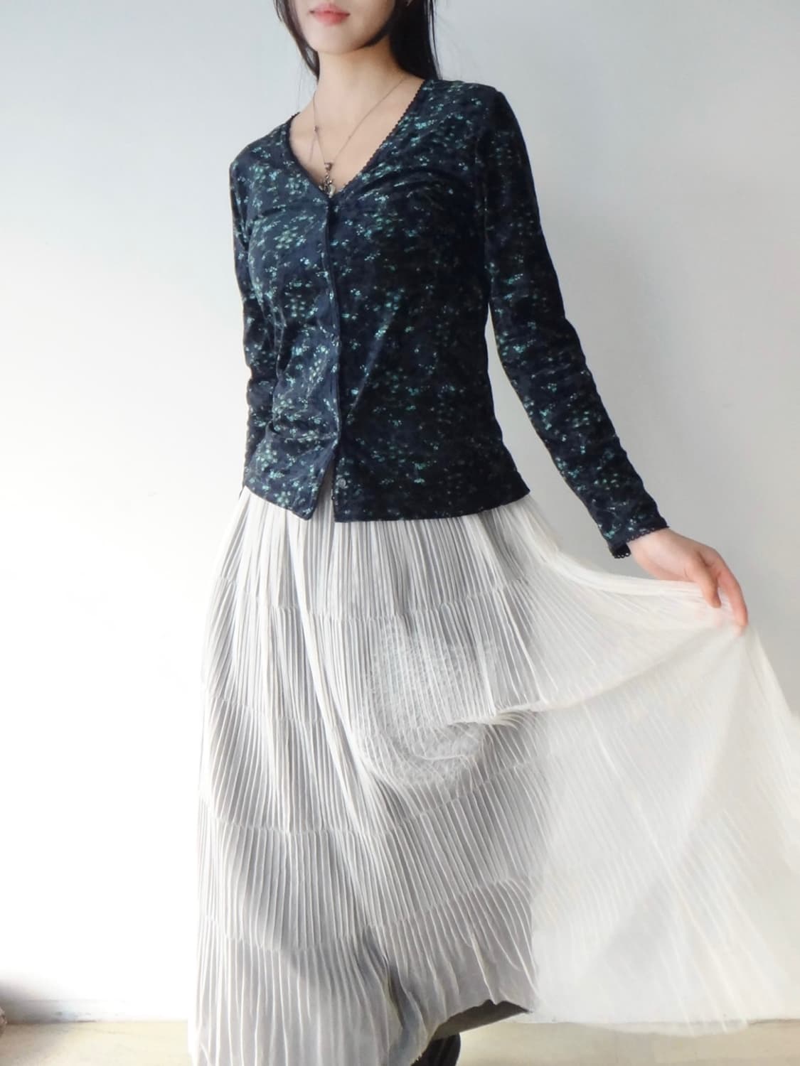 NICE CLAUP flower velvet v-neck top 상품이미지6