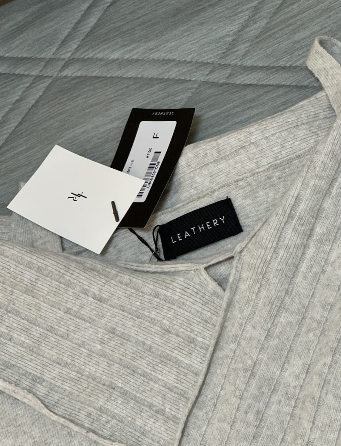 레더리 오프숄더 니트 상품이미지3