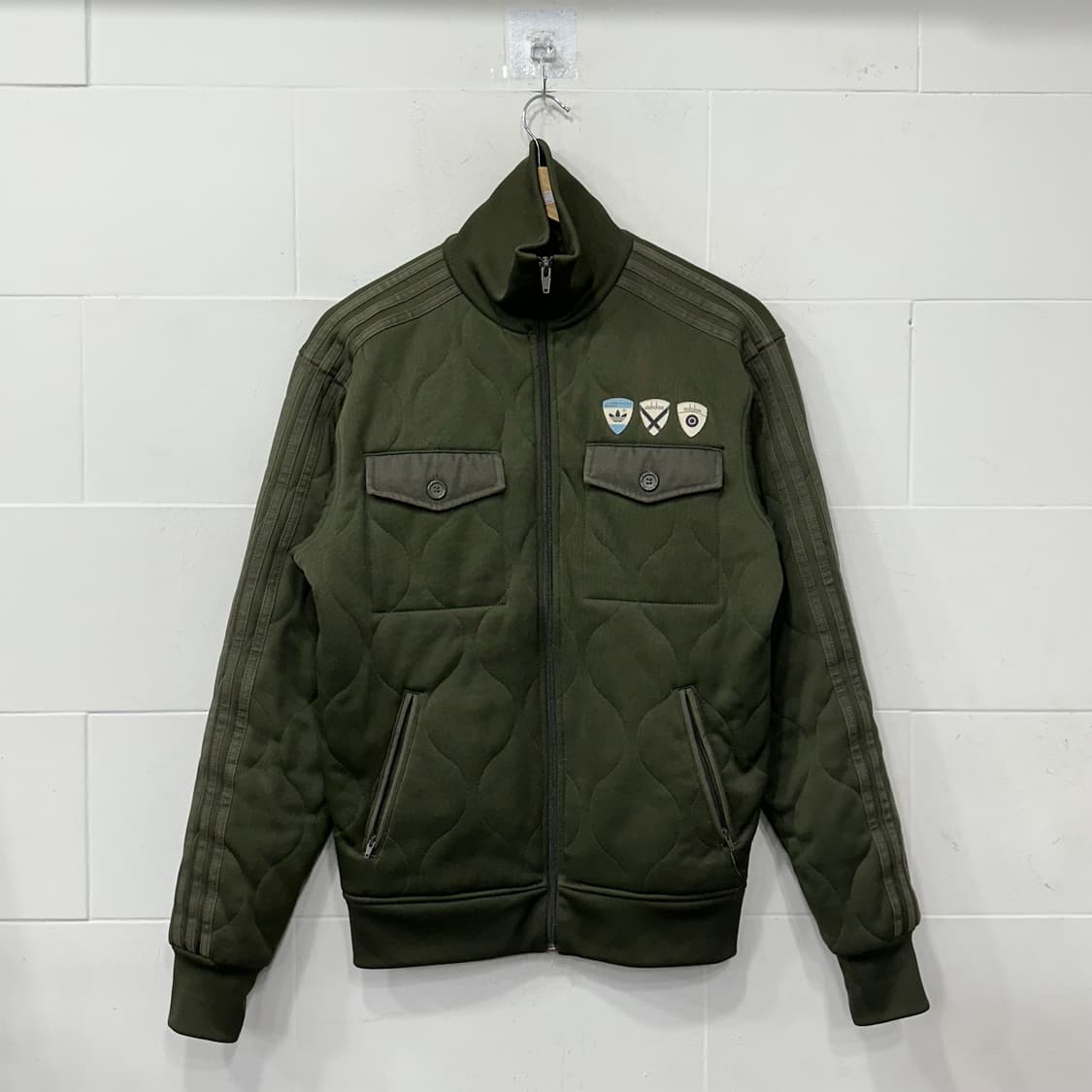 아디다스 패디드 퀄팅 트랙탑 상품이미지1