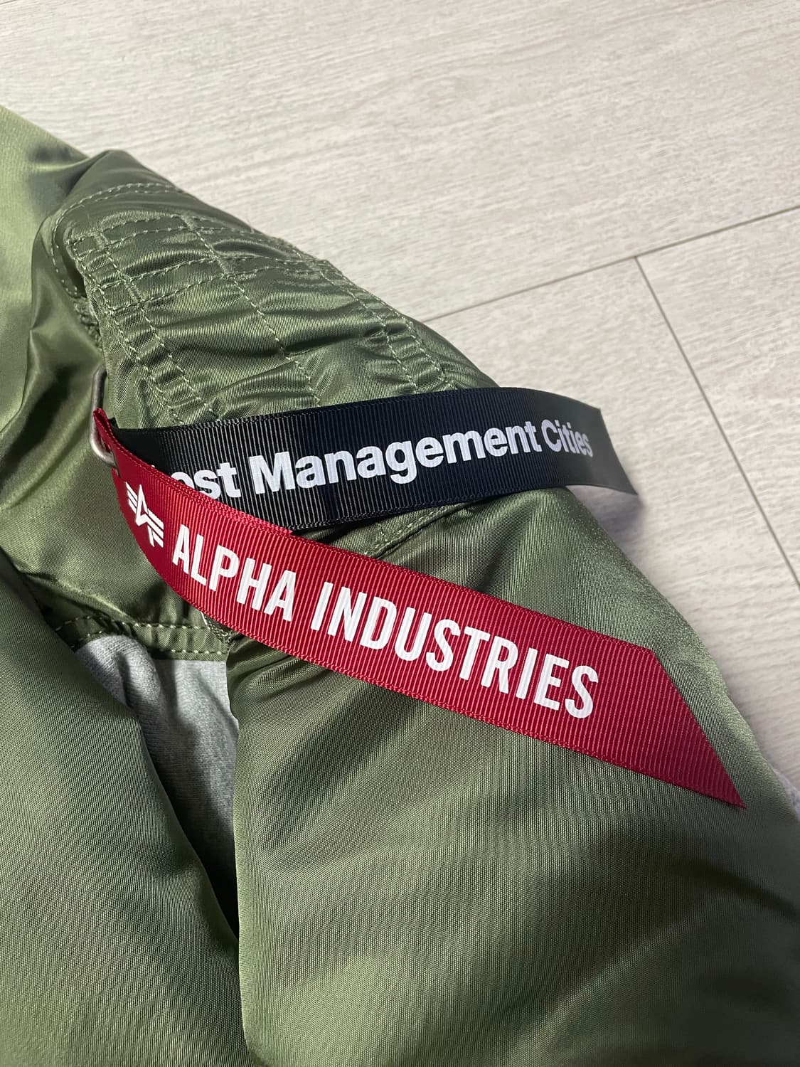 엘엠시 알파인더스트리 MA-1 olive 상품이미지4