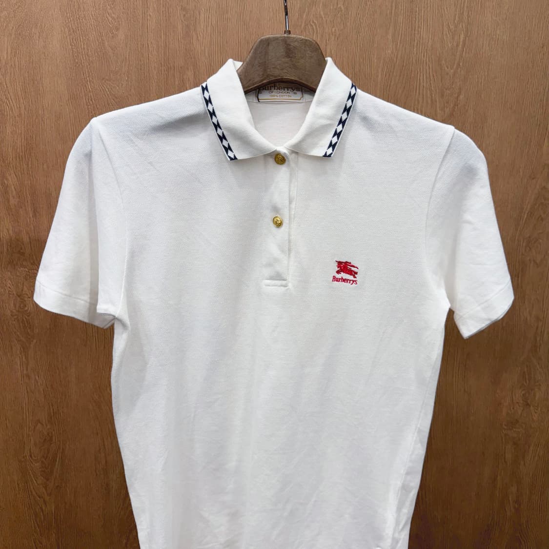 버버리 코튼 PK 티셔츠 배색 패턴 카라 골드 버튼 디테일 화이트 상품이미지4