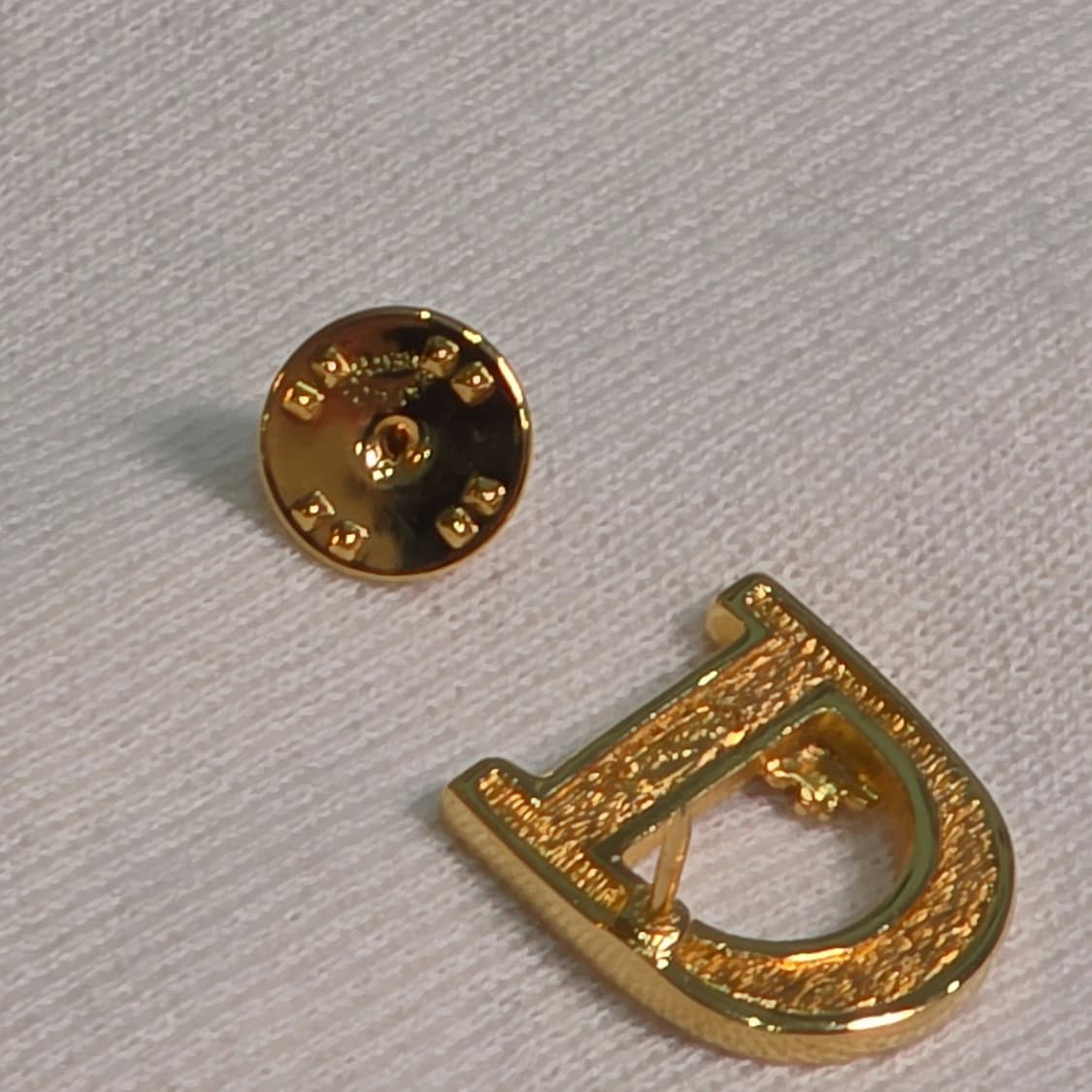 디올 D 로고 꿀벌 브로치 금장 상품이미지3