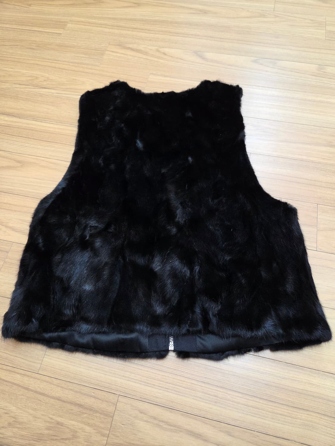 마리엘라 로사티 검정 밍크 베스트 M사이즈입니다. 부드러운 밍크 소재로  상품이미지2