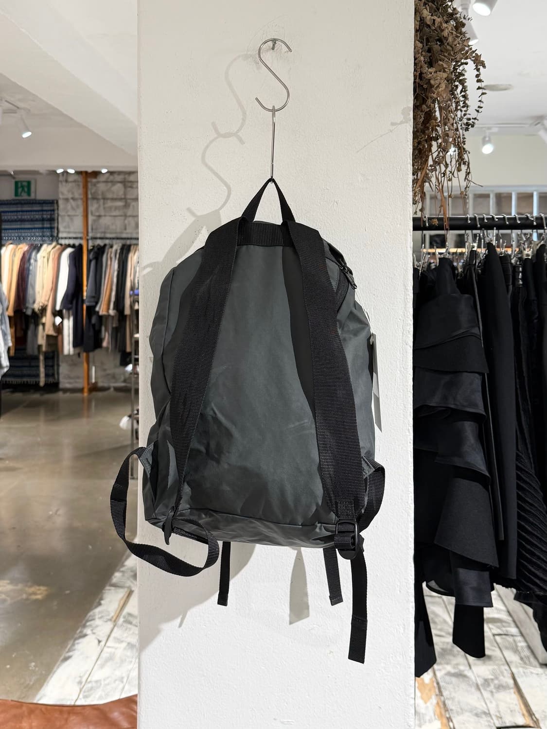 mhl 그레이 나일론 버클 백팩 상품이미지5