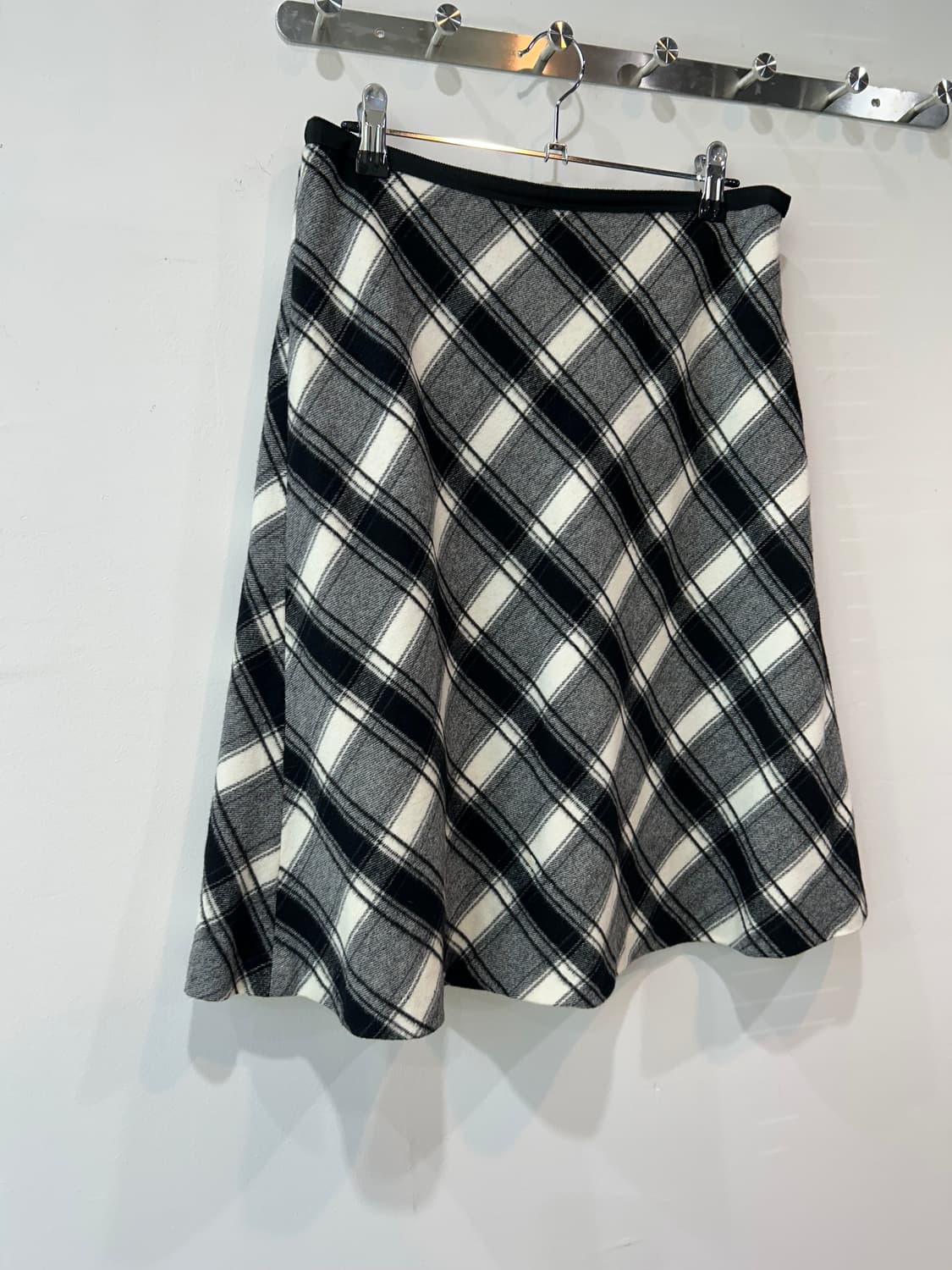 블랙 체크 울 미디 스커트 상품이미지7