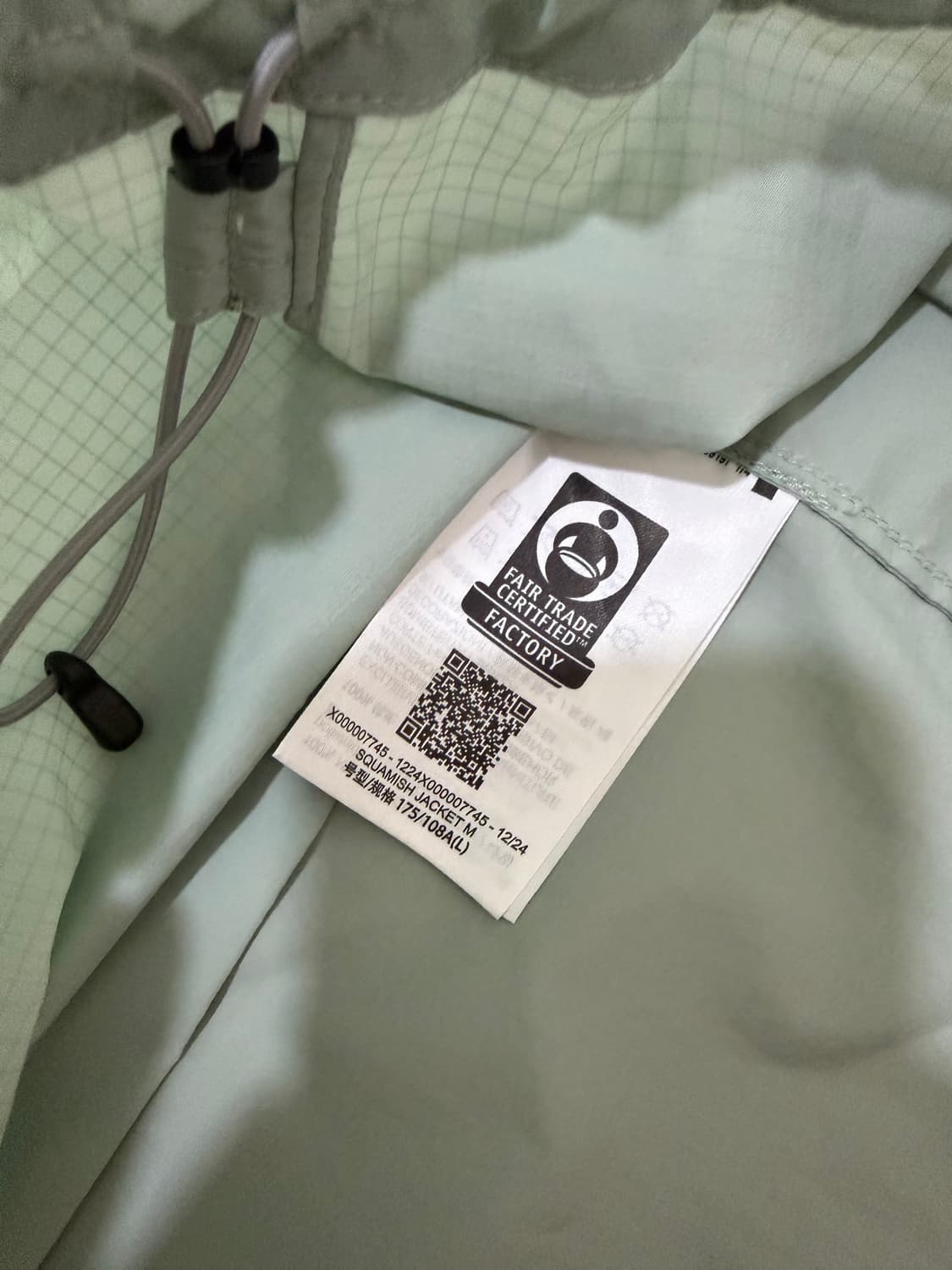 아크테릭스 스쿼미시 자켓 L 사이즈  상태 9.0/10  만약 크림에서  상품이미지5