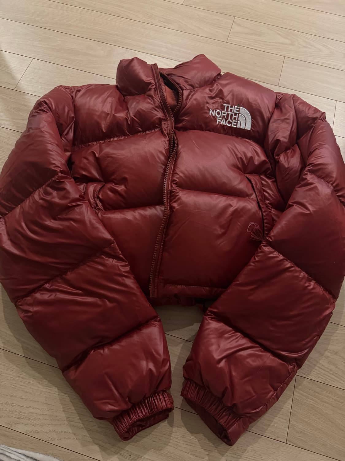 노스페이스 눕시 숏 크롭 패딩 와인 레드 상품이미지2