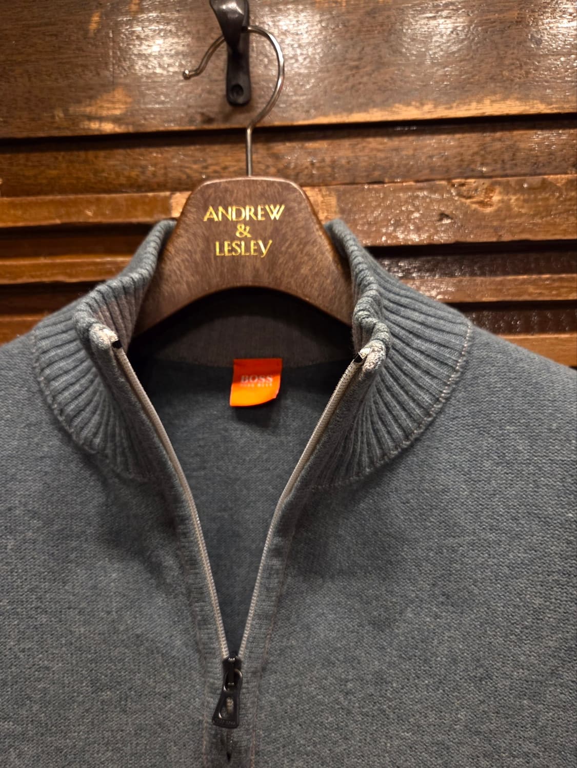 휴고보스 오렌지라벨 짚업니트 상품이미지2