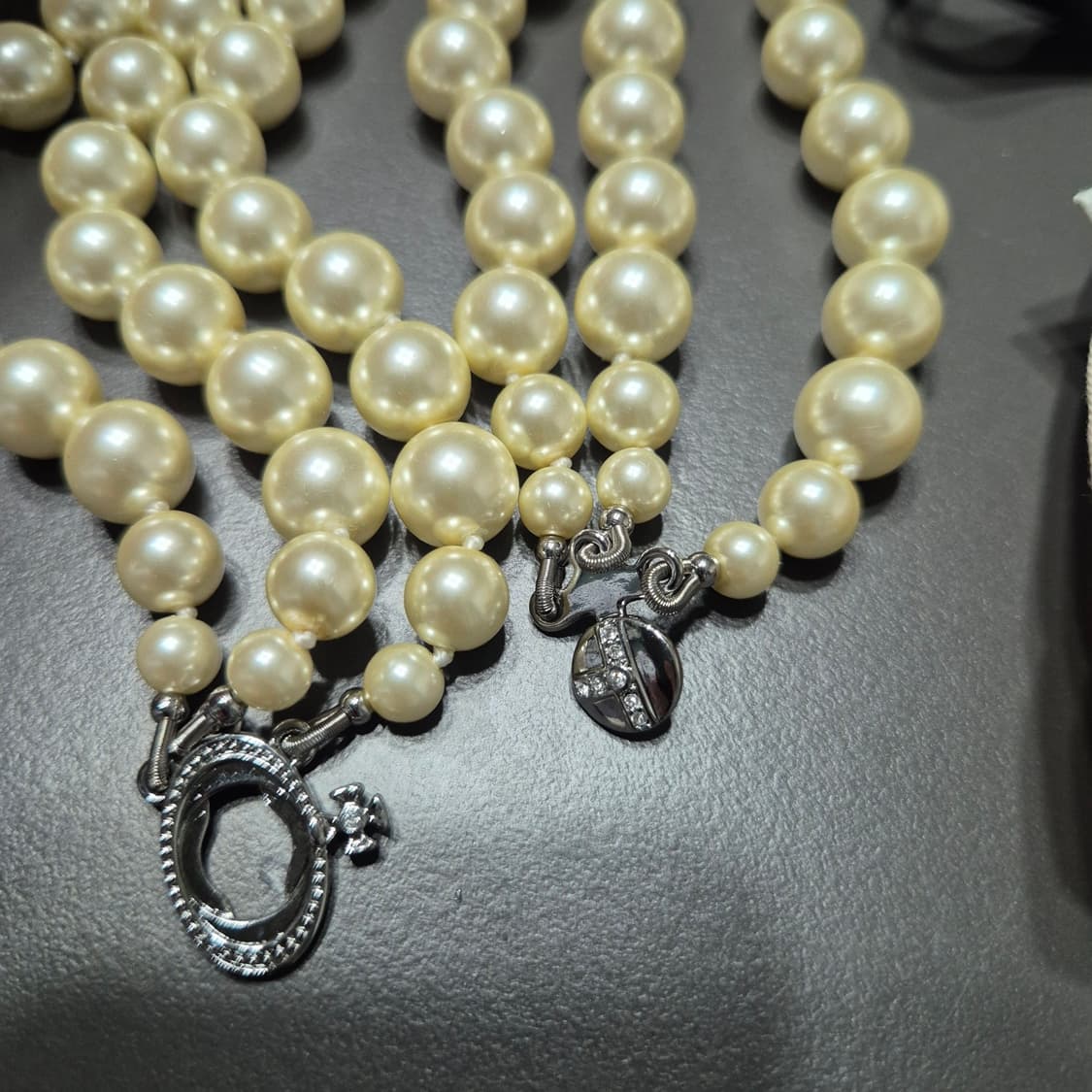 비비안웨스트우드 3줄 쓰리펄 초커 더글로리 임지연  상품이미지3