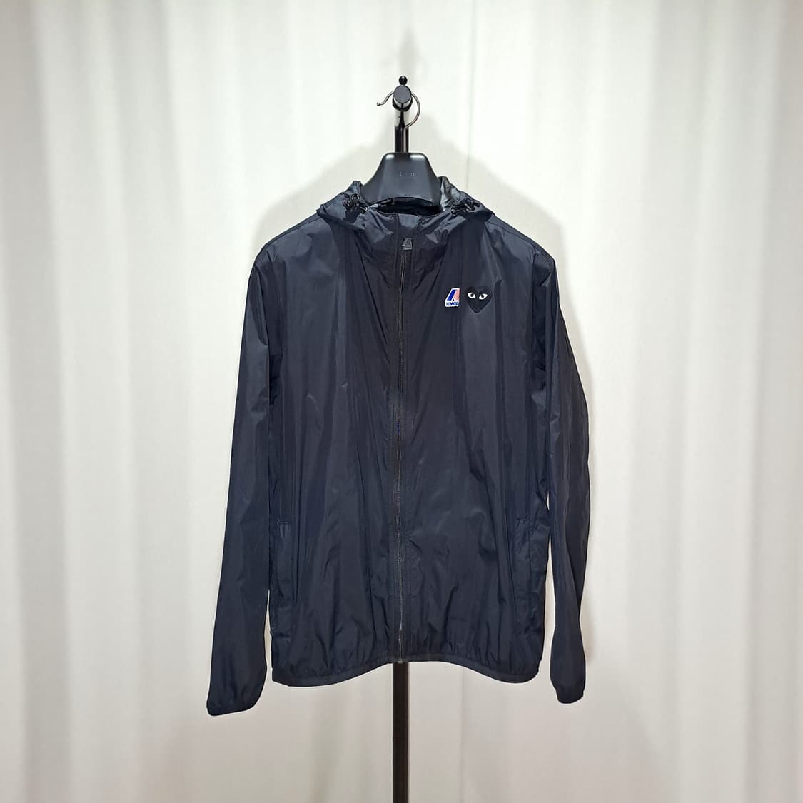 (택포) 꼼데가르송 케이웨이 블랙패치 바람막이 110 B548 상품이미지1