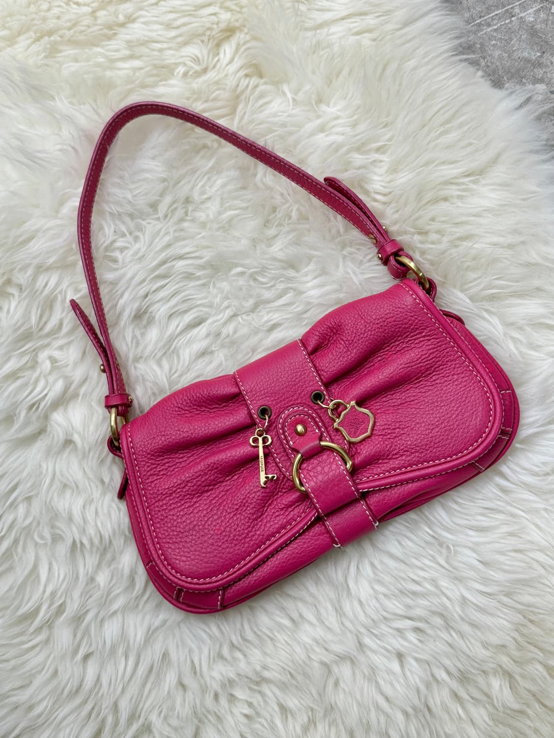 핑크 갸루 리얼레더 버클참 숄더백 상품이미지1