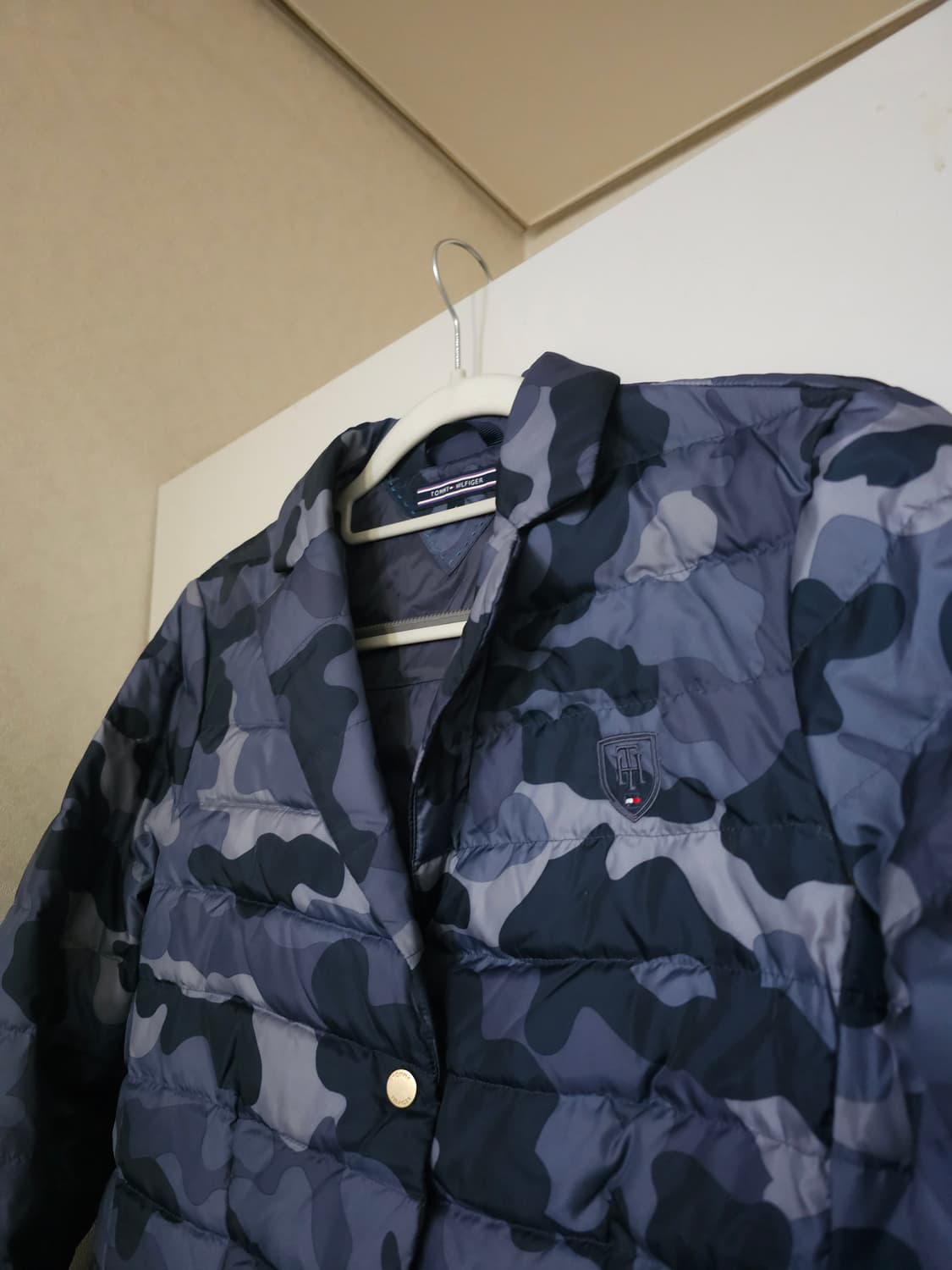 타미힐피거 카모 다운 패딩 자켓 상품이미지2