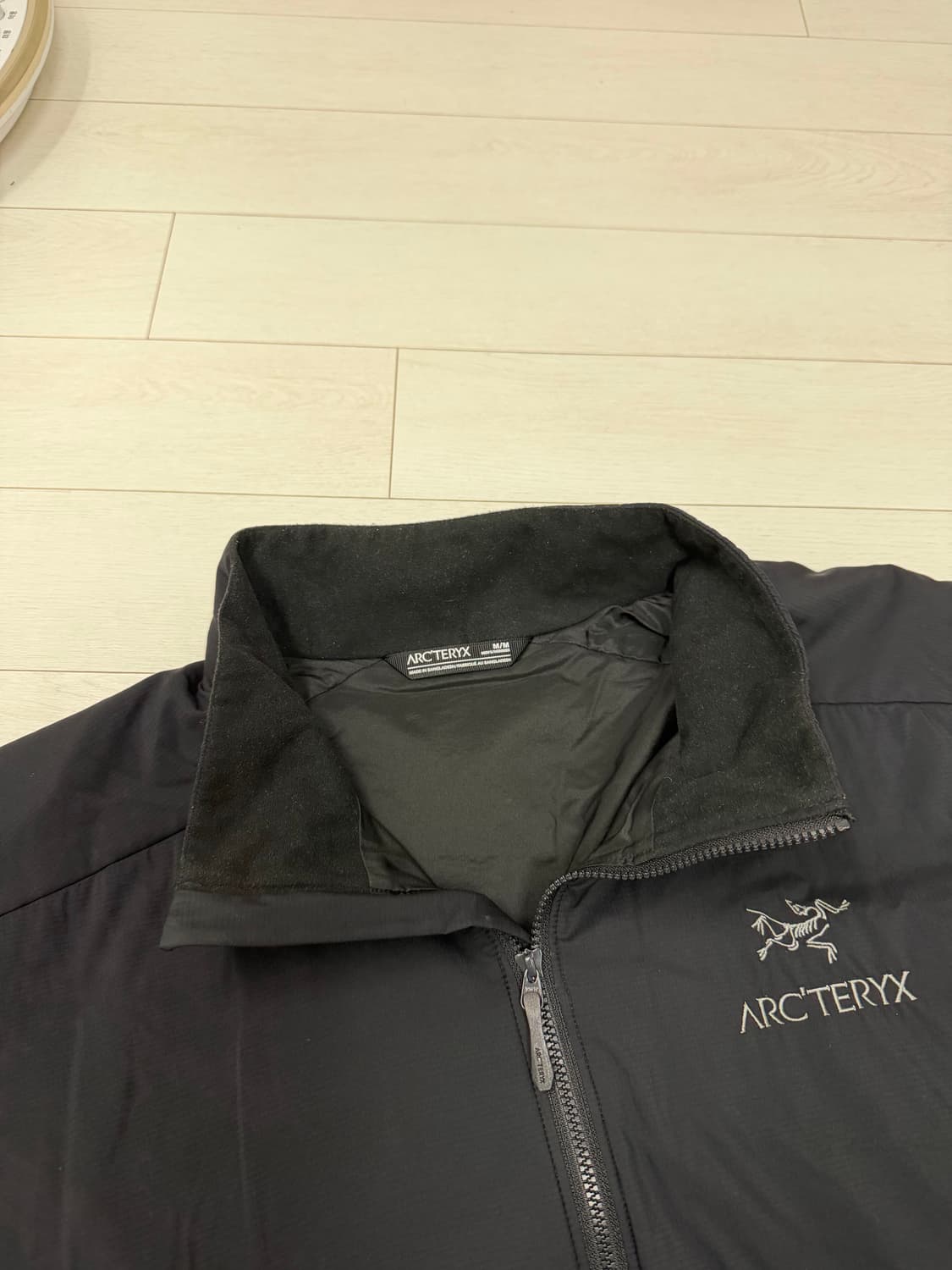 아크테릭스 아톰 자켓 M 사이즈  상태 9.5/10 사진찍고 절대 안입습 상품이미지2