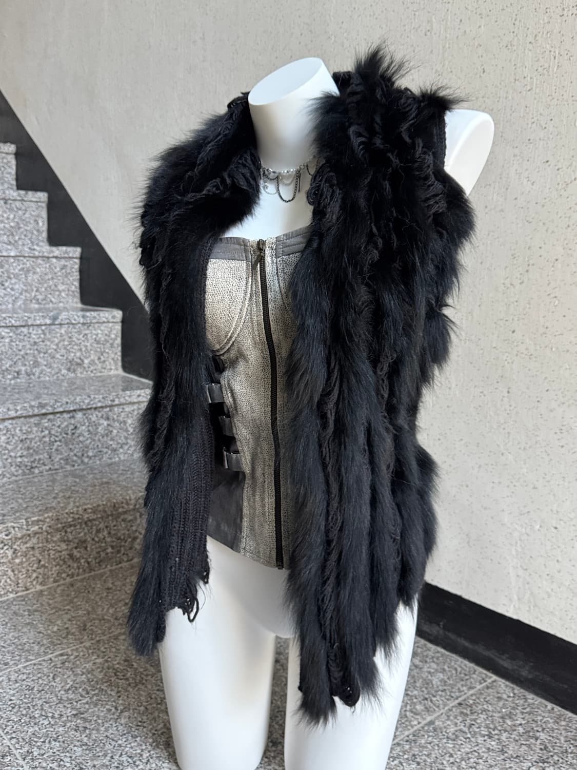 a rolling fur vest 상품이미지1