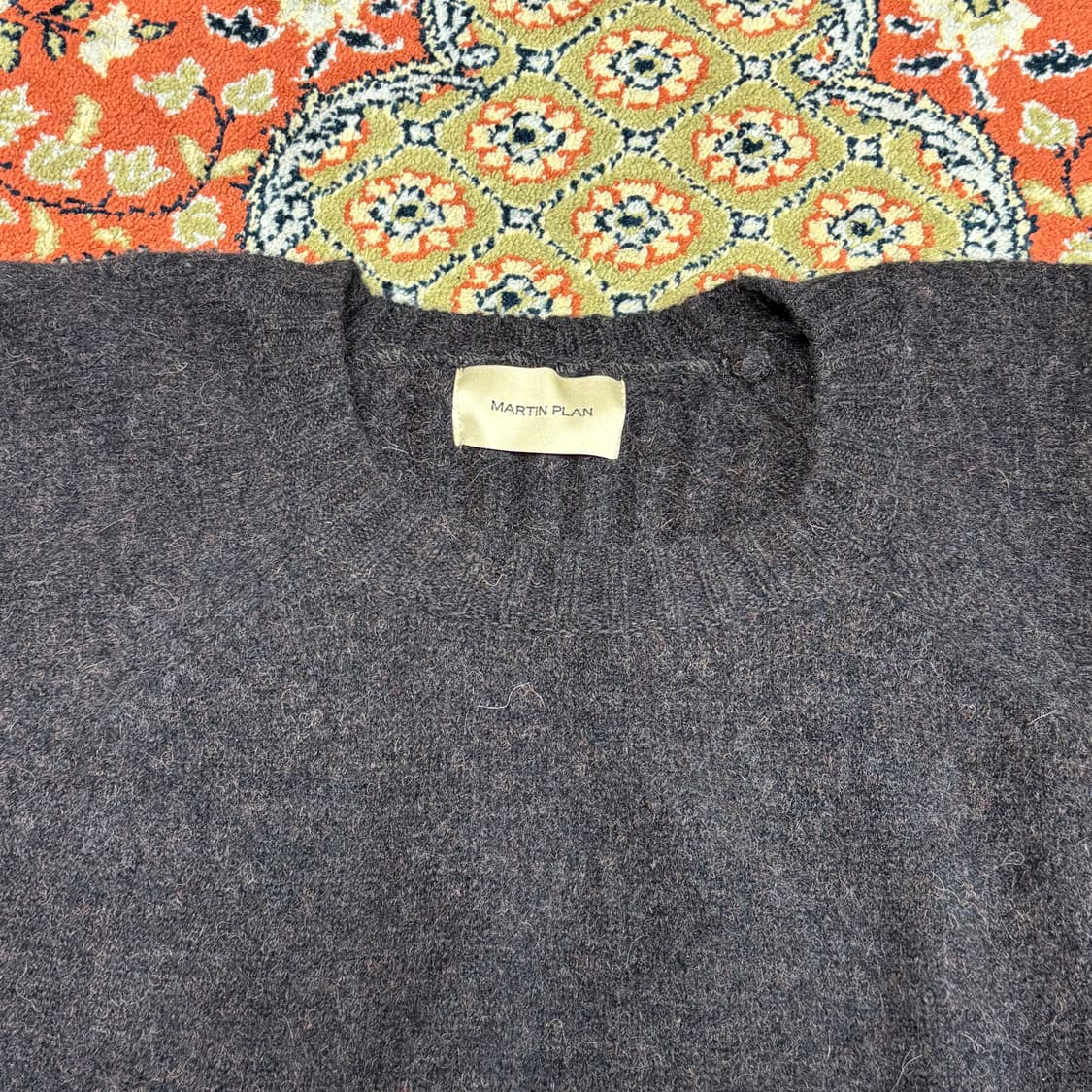 [L] 마틴플랜 브라운 백 스트라이프 디테일 니트 상품이미지3