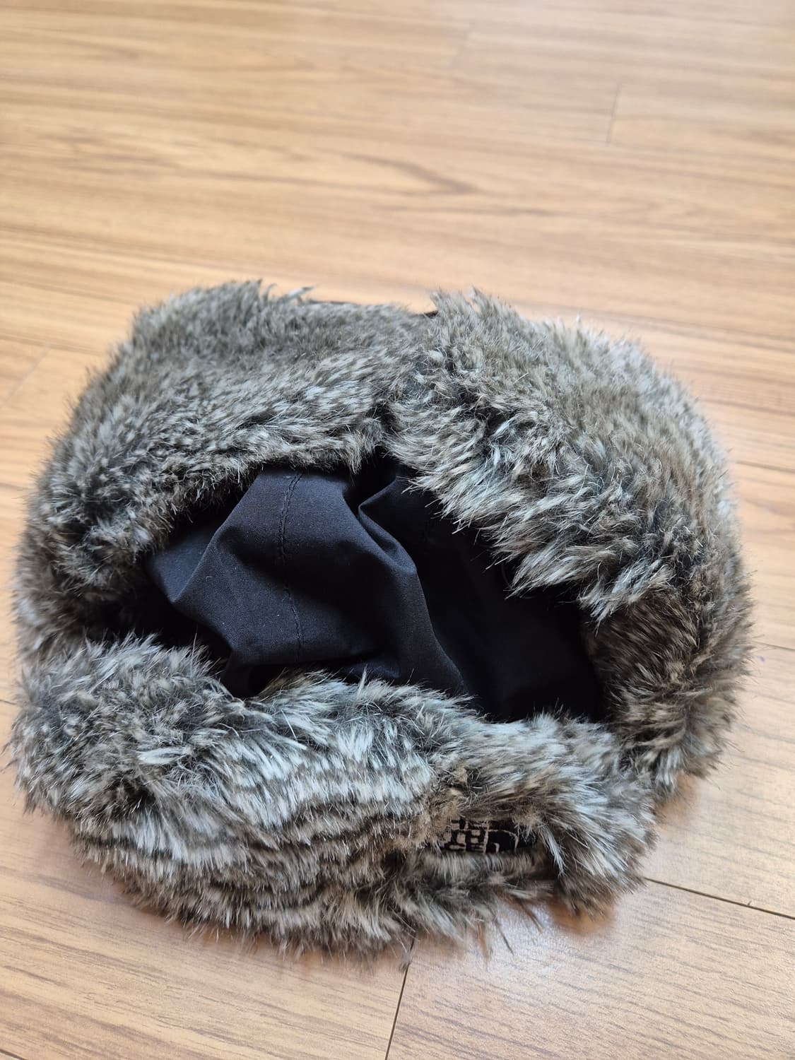 노스페이스 Summit Series 털모자입니다
- 사이즈는 M입니다
- 상품이미지2