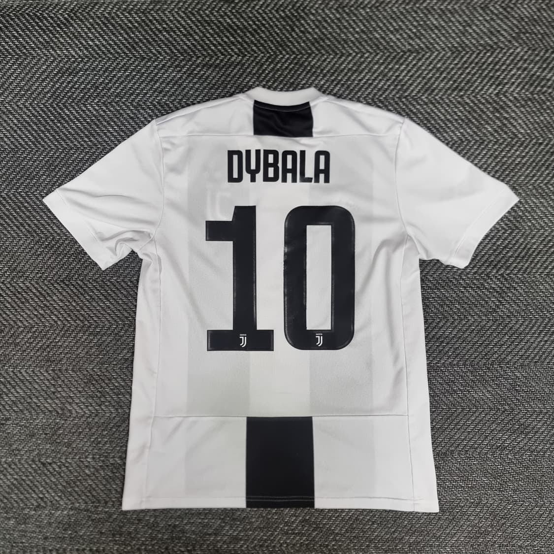 18-19시즌 유벤투스 홈 유니폼 #10 디발라 상품이미지1