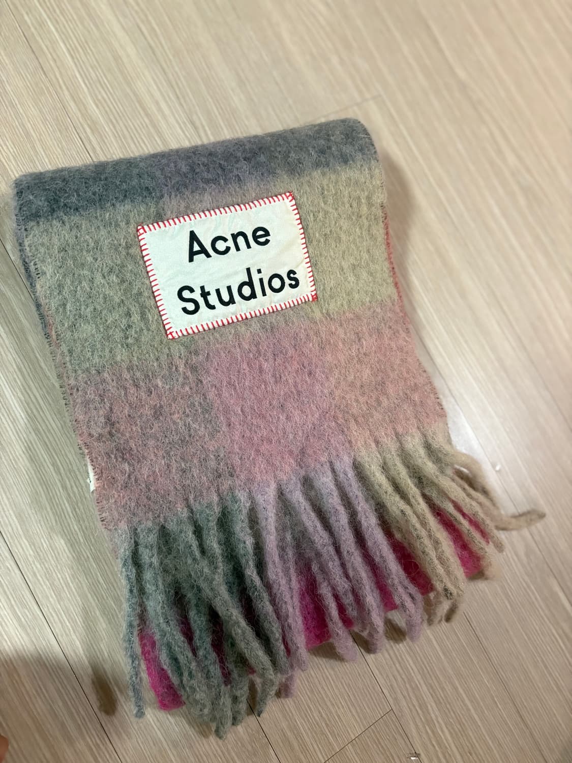 아크네 컬러블록 목도리 구버전 판매합니다.  상품이미지1