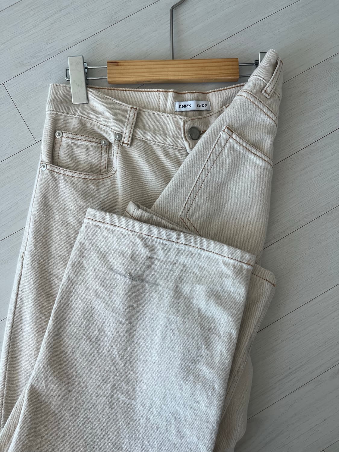 Cmmn swdn white jean 상품이미지2