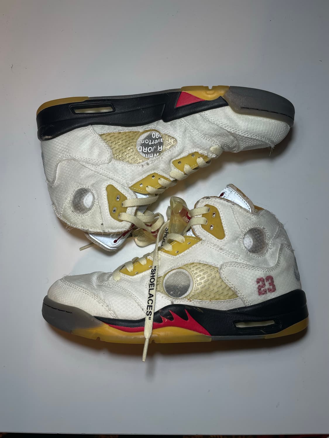 Off-White x Air Jordan 5 “Sail” 상품이미지1