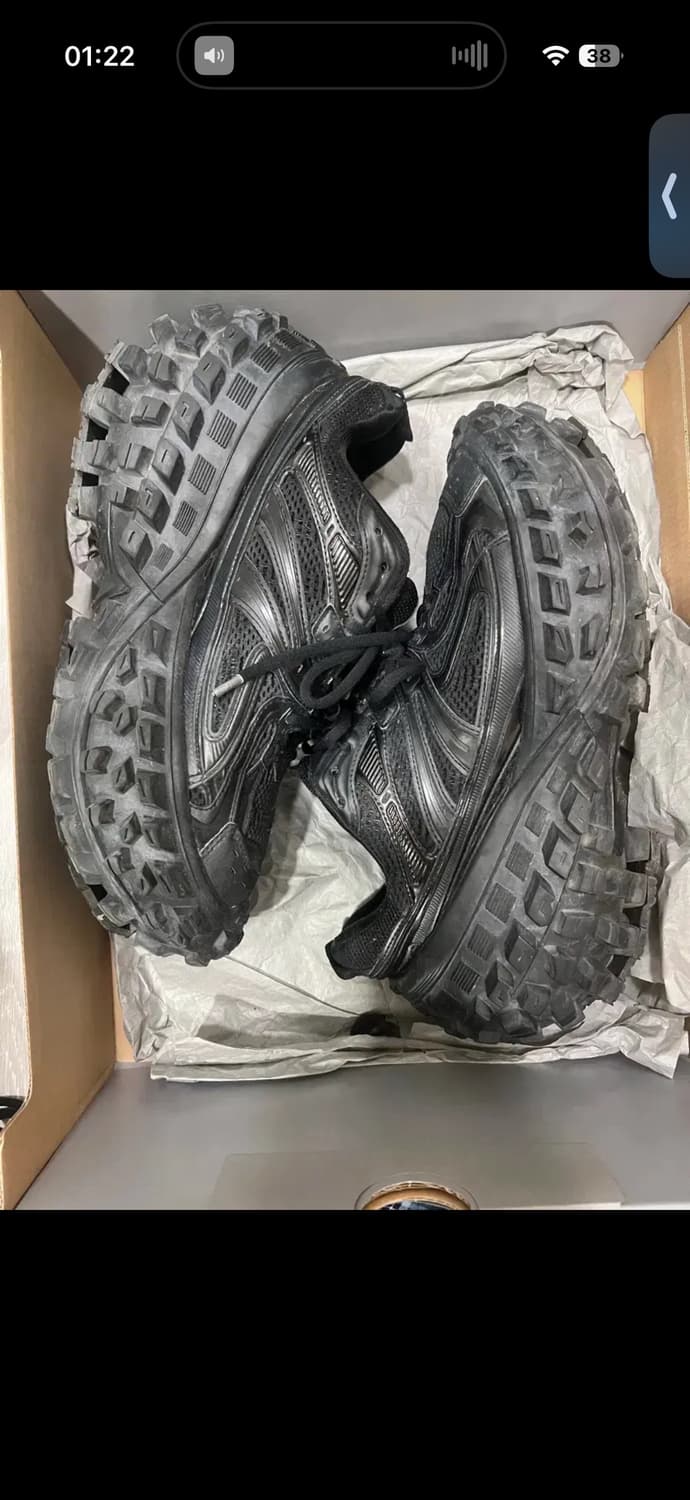 발렌시아가 디펜더42 상품이미지1