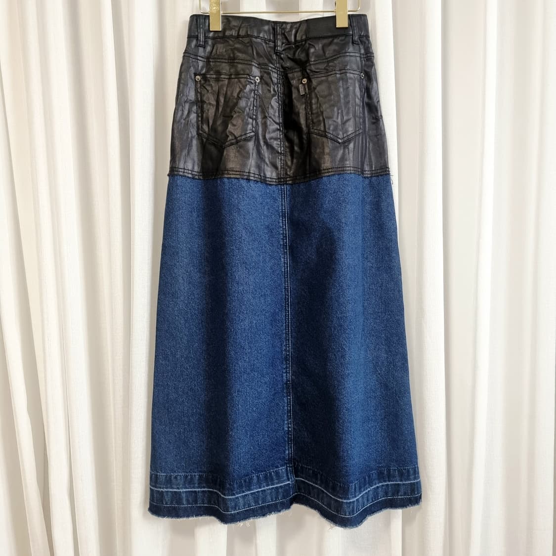 SJYP 코팅데님 배색 데미지 사이드버튼 롱스커트 (25인치/표기S) 상품이미지5