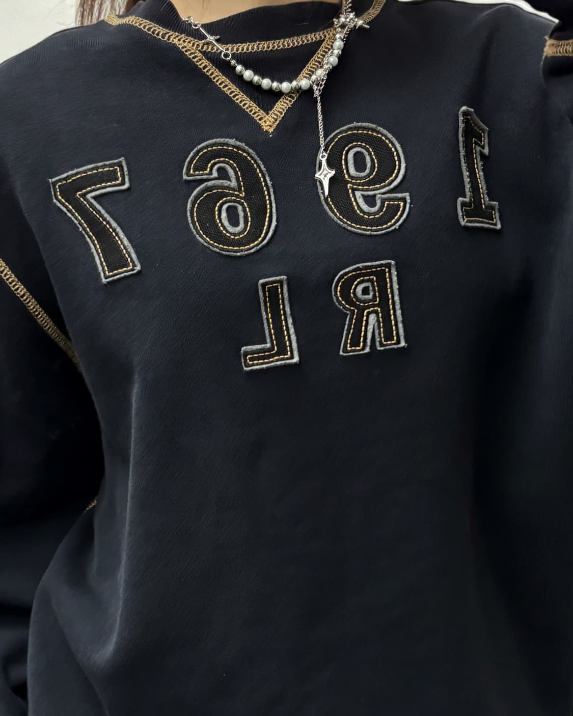 폴로 진스 아플리케 로고 맨투맨 블랙 상품이미지3