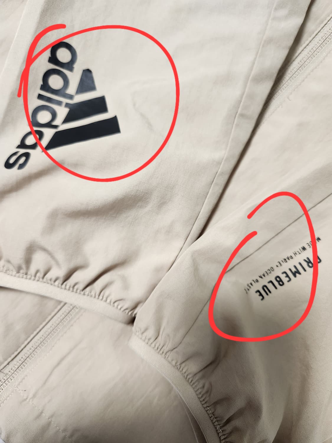 아디다스 W.N.D 러닝 바람막이 사이즈100(L)

옷은 예쁜데 로고  상품이미지8