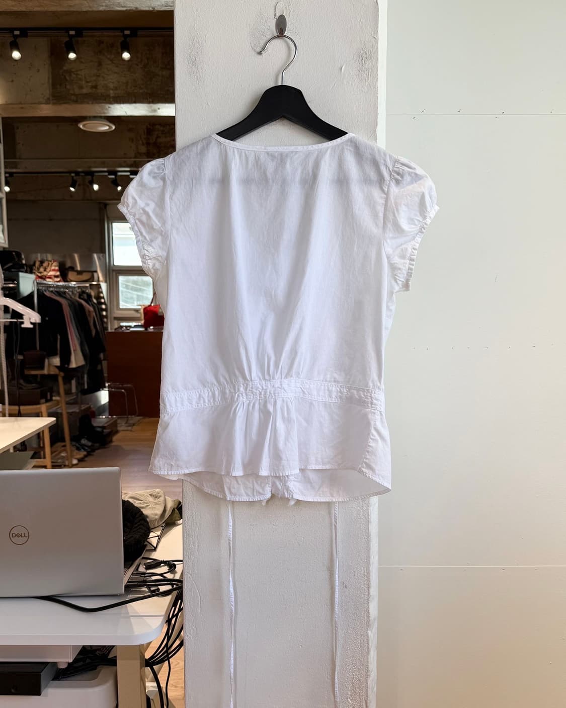 버버리 화이트 프릴 하프 셔츠  상품이미지6