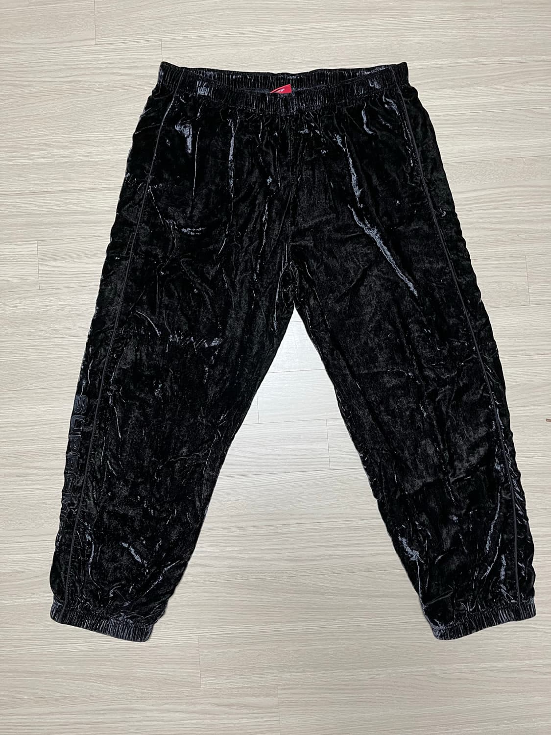 23fw 슈프림 벨벳 트랙 팬츠 상품이미지1