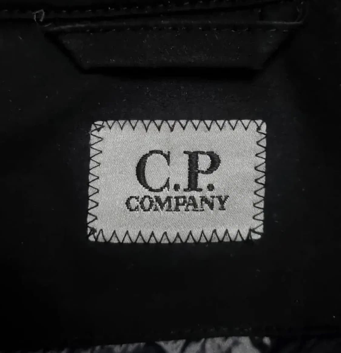 CP컴퍼니 dd쉘 경량패딩 상품이미지2