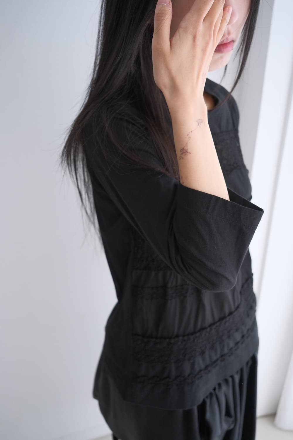 Lace back button top 상품이미지2