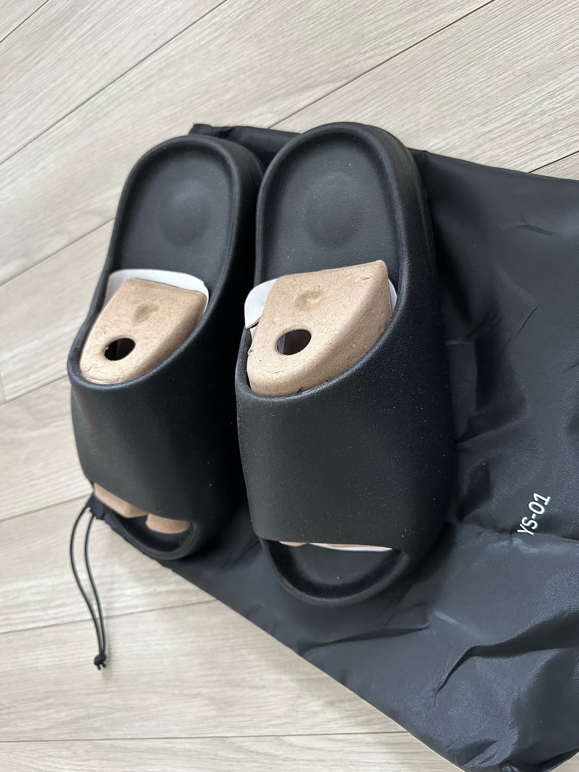 Yeezy 공홈 슬라이드 7사이즈 상품이미지1