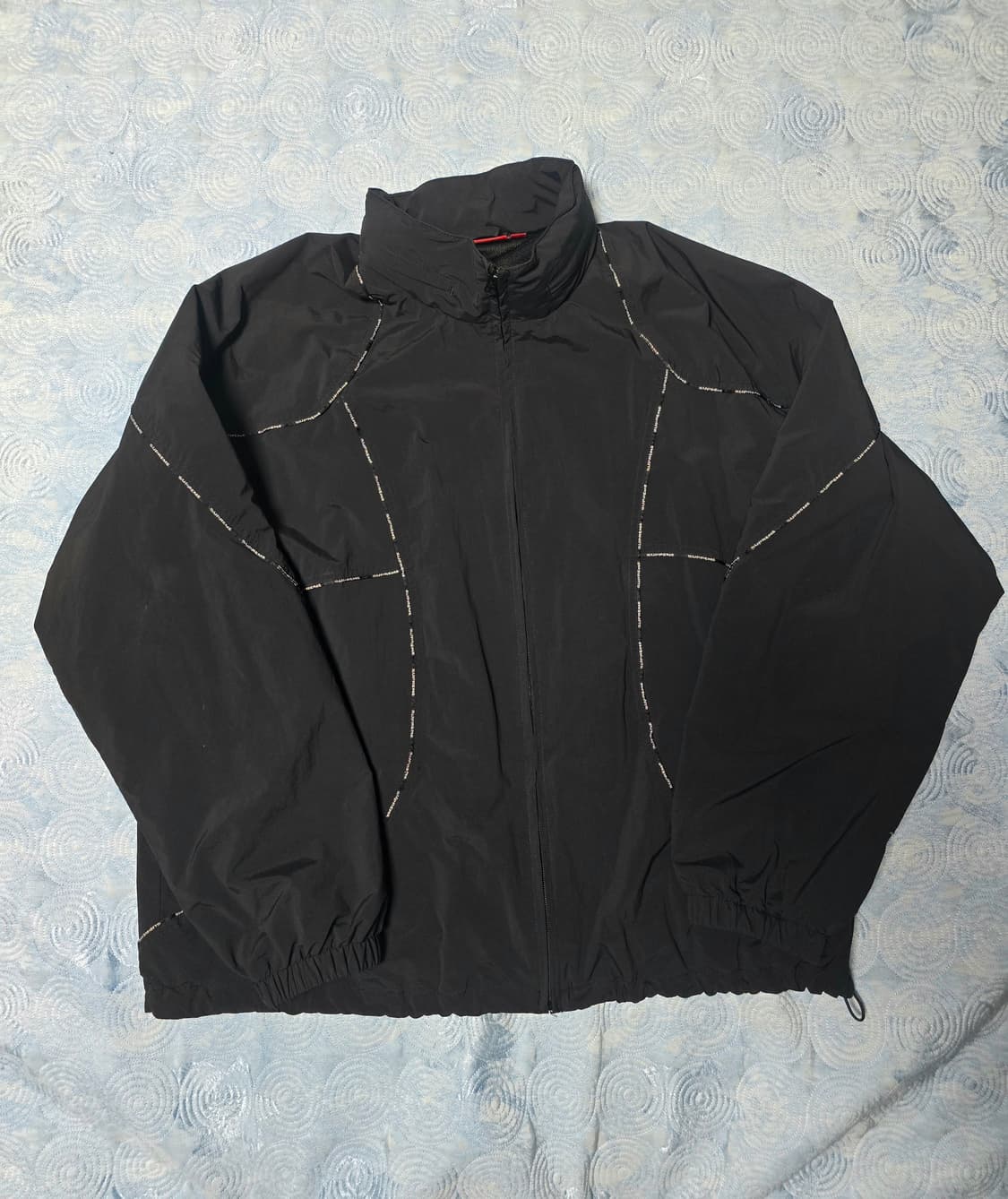 슈프림 로고 파이핑 후드 트랙 자켓 블랙 상품이미지1