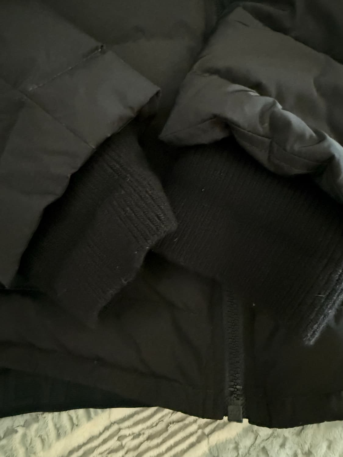 [당일출고,4사이즈] 톰브라운 사선완장 트윌 다운 패딩 상품이미지9