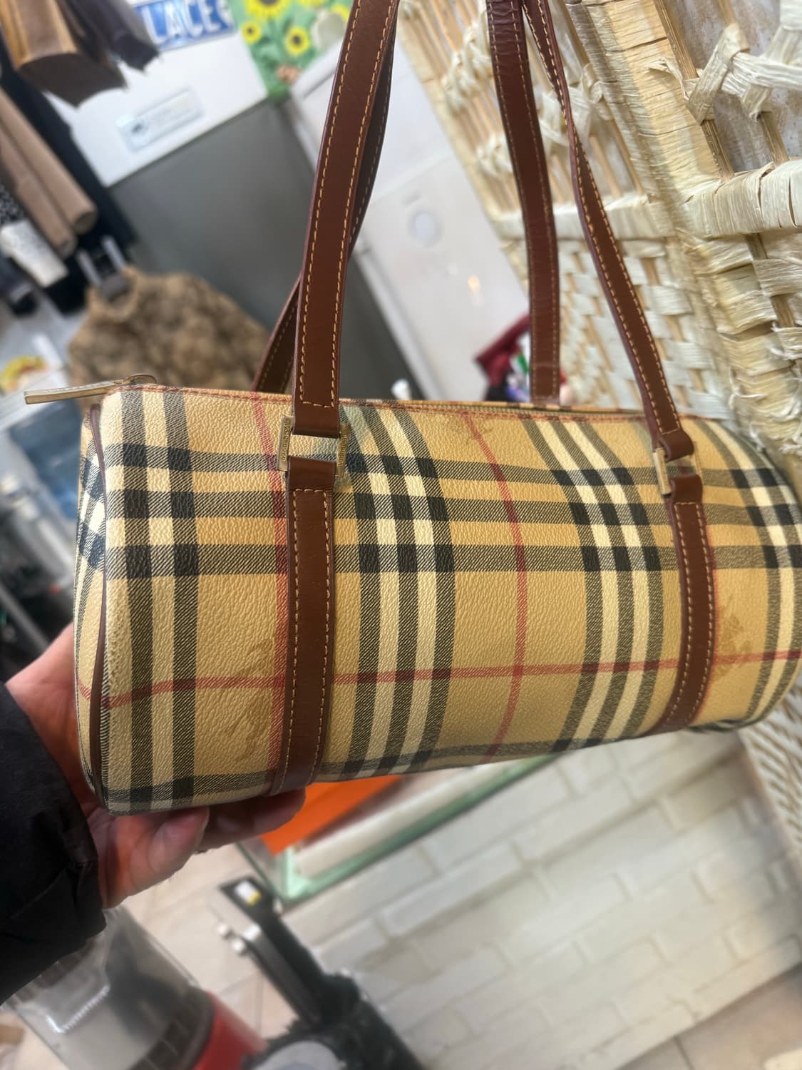 정품 버버리 노바체크 원통백 팝니다 상품이미지4