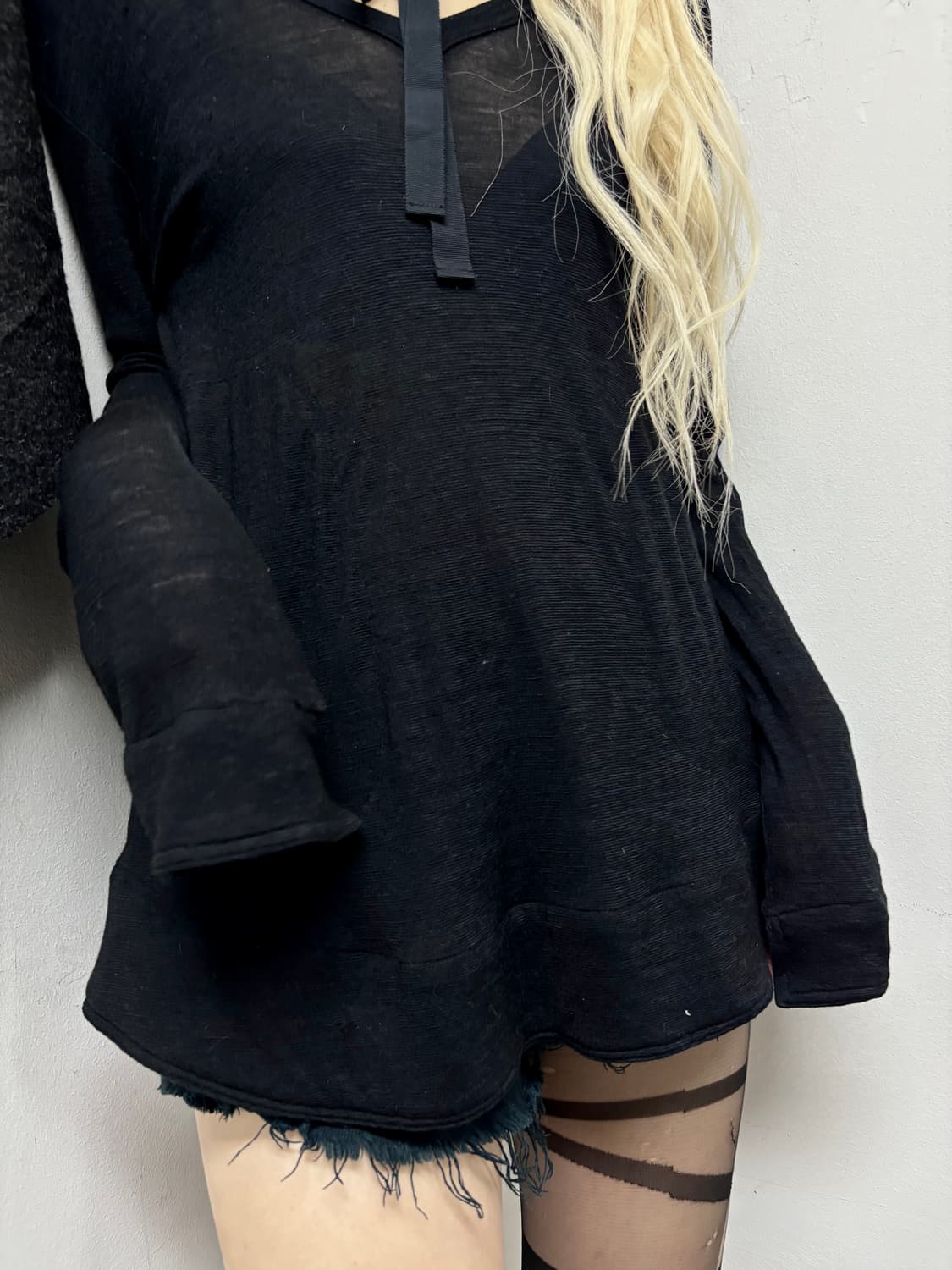“Vintage” loose fit Black V Neck sleeve 상품이미지3
