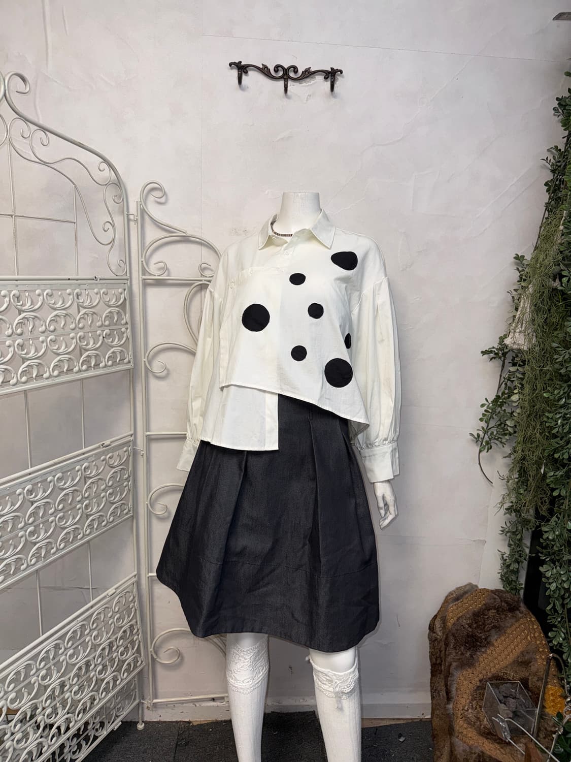 Dot unbalanced button puff blouse 상품이미지2