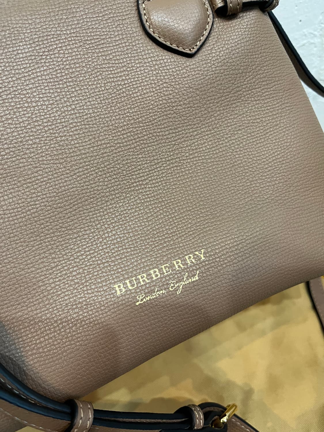 버버리 하우스체크 스몰 배너백 상품이미지2