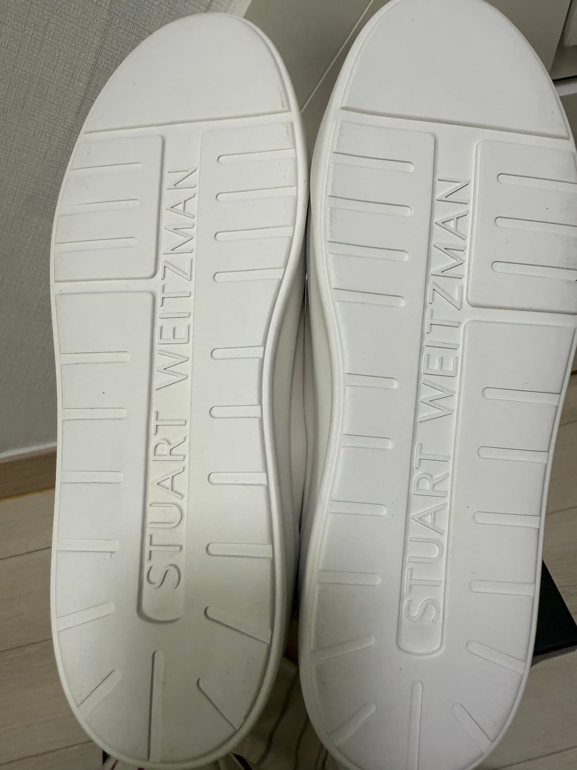 스튜어트 와이츠먼 진주 스니커즈 38사이즈 상품이미지6