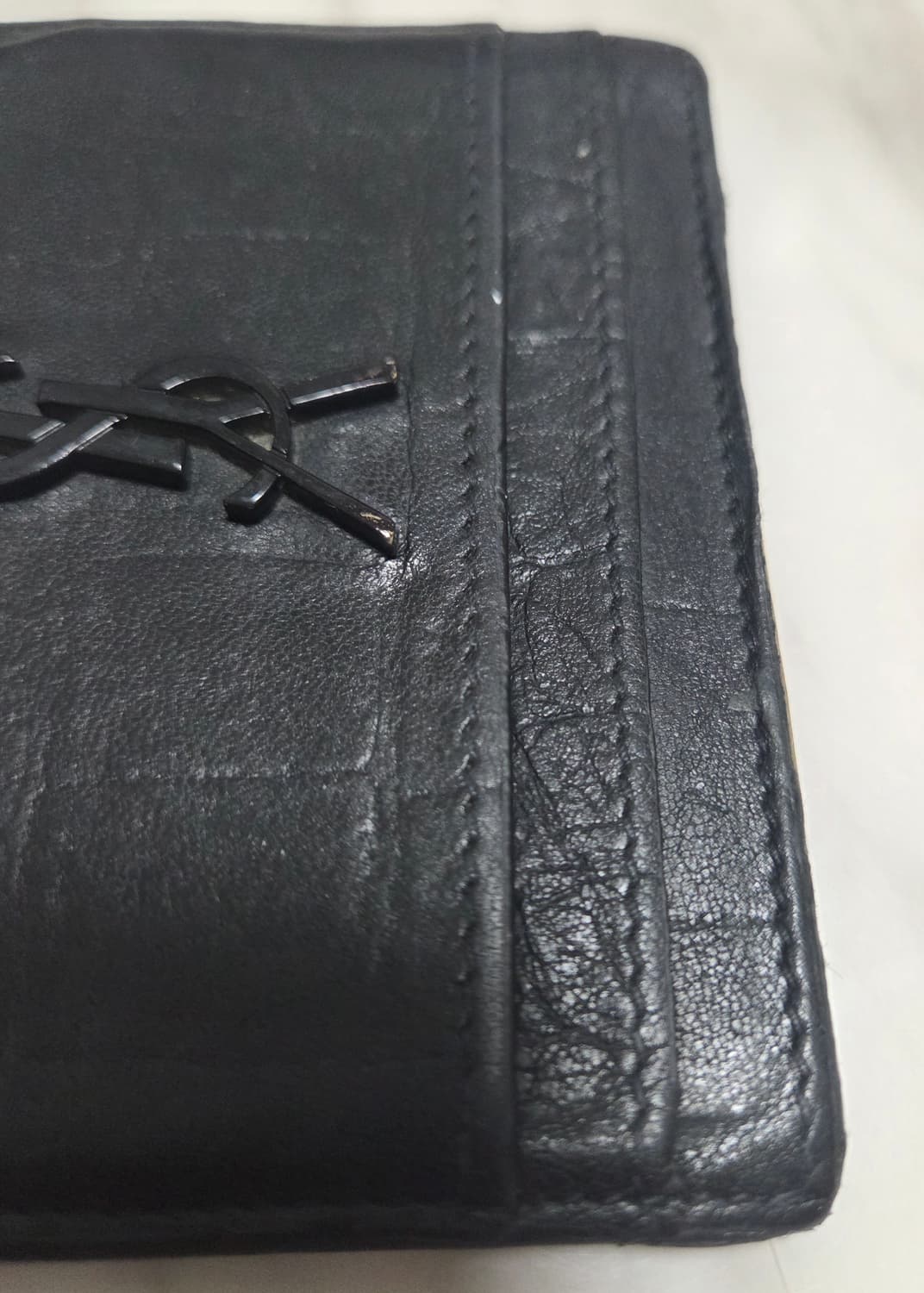 생로랑 모노그램 크로커다일 카드홀더 상품이미지9