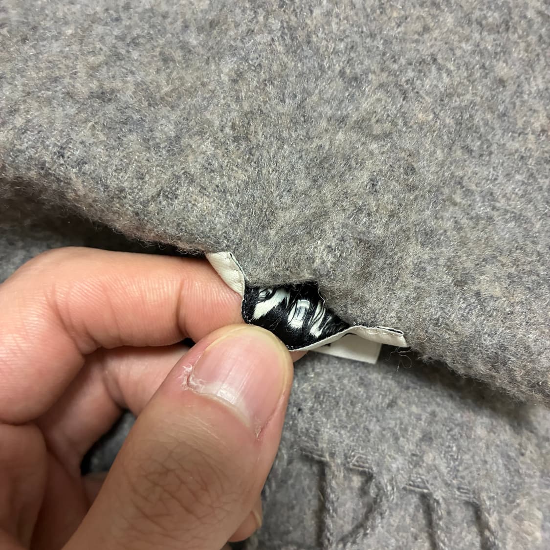 아크네 스튜디오 그레이 머플러 상품이미지5