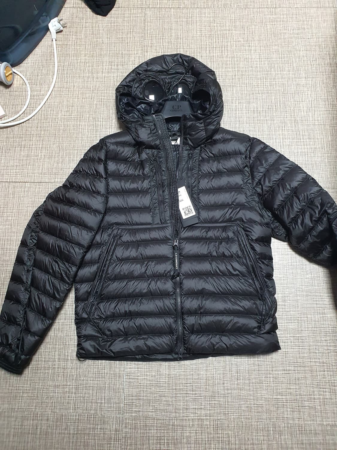C.P. 컴퍼니 D.D 쉘 고글 다운 자켓 블랙 - 25FW 상품이미지2