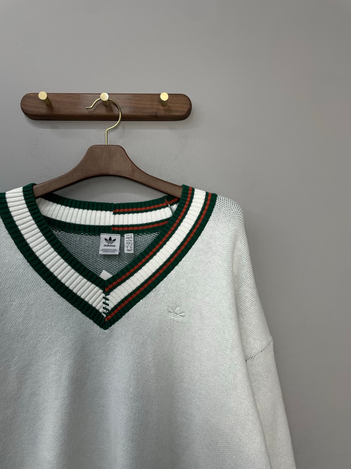 아디다스 오리지널 빅로고 브이넥 니트 H1182 상품이미지4