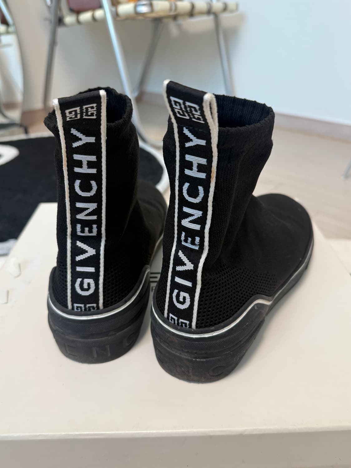 지방시 백로고 삭스스니커즈 39사이즈 상품이미지2