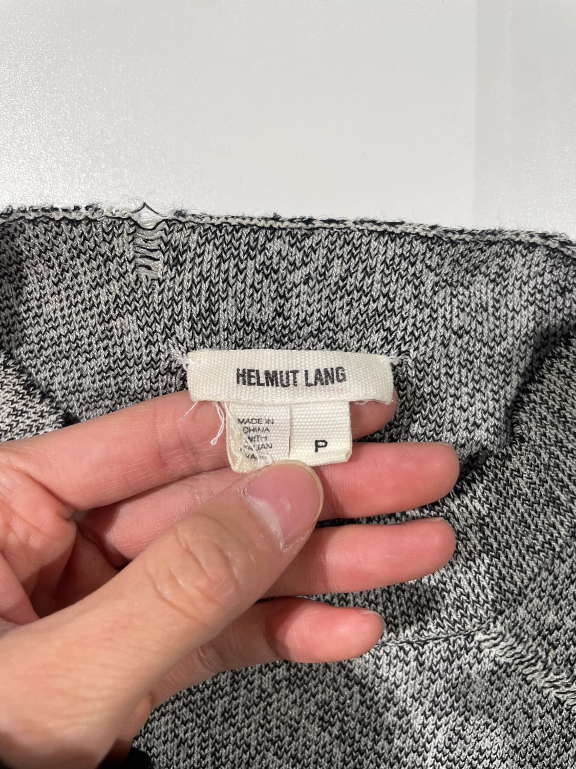 헬무트랭 그레이 스티플링 텍스쳐 크루넥 하프 니트 상품이미지7